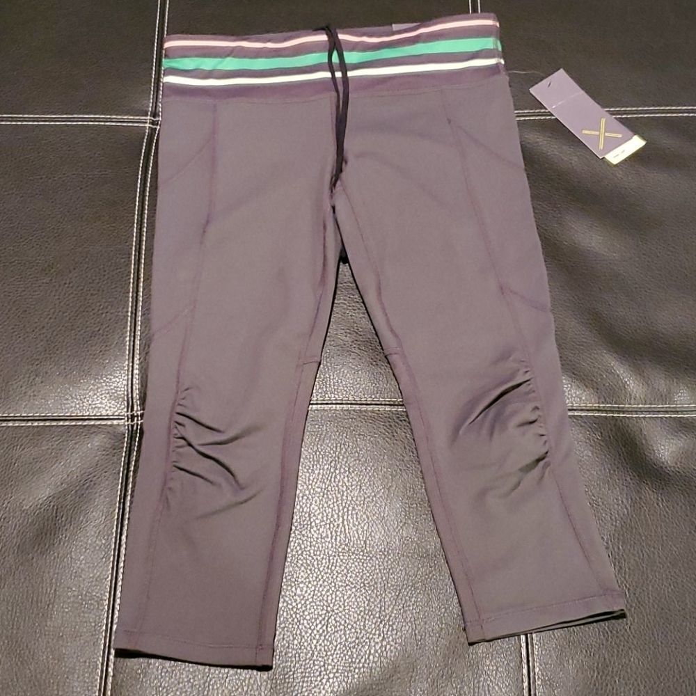 Xersion fitted Capris - Picture 1 of 8